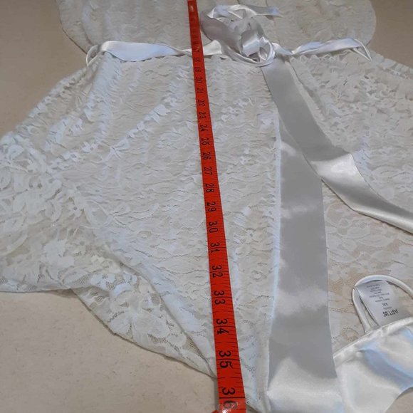 White Lace Robe - Picture 8 of 9